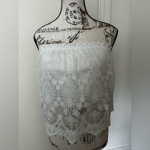 Practically Brand 🆕 Strapless Lace Crop 🤍🤍🤍